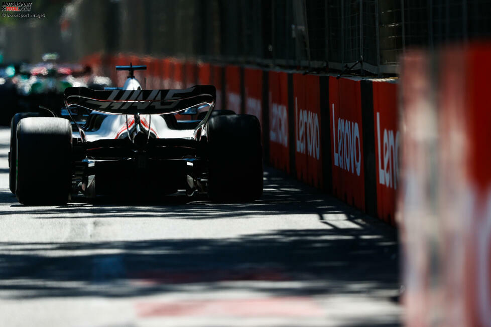 Kevin Magnussen (3): Klar schneller als Schumacher, aber auch bei ihm ist der gute Saisonstart etwas verpufft. Das liegt sicher auch daran, dass der Haas weiterhin kein großes Update bekommen hat. Am Ausfall schuldlos. Unterm Strich im Rahmen der Möglichkeiten ein ordentliches Wochenende - aber auch nicht mehr.