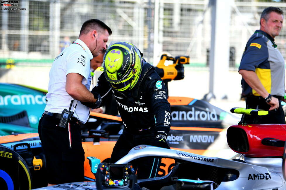 Lewis Hamilton (2): Hat die offizielle Wahl zum Fahrer des Tages gewonnen. So gut haben wir ihn nicht gesehen, dazu war er im Vergleich zu Russell zu langsam. Einige hätten ihm sogar eine 3 gegeben. Wir halten ihm aber zugute, dass er ein paar neue Teile getestet hat, die nicht funktionierten - und das Bouncing sogar schlimmer machten.