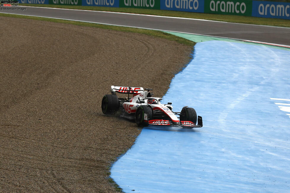 Kevin Magnussen (3): Für eine 2 waren es - trotz P4 im Qualifying - unterm Strich etwas zu viele Fehler. In der Qualifikation hatte er Glück, dass er nach seinem Abflug weiterfahren konnte. Im Sprint setzte er auf den falschen Reifen und im Rennen hätte er mindestens Vettel im Aston Martin noch schlagen müssen.