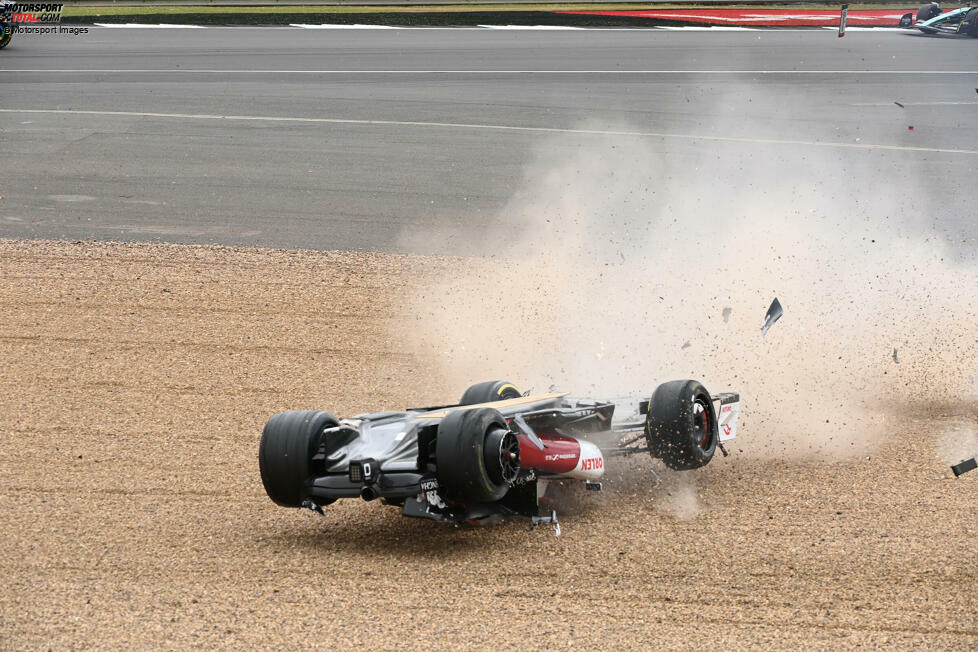 Guanyu Zhou (2): Weil er effektiv kein Rennen hatte, können wir letztendlich nur das Qualifying bewerten. Und das war - gerade für einen Rookie im Nassen - stark! Am Startunfall trägt er keine Schuld und ohne den wäre er ein klarer Punktekandidat gewesen. Das Wichtigste ist aber sowieso, dass er unverletzt blieb.