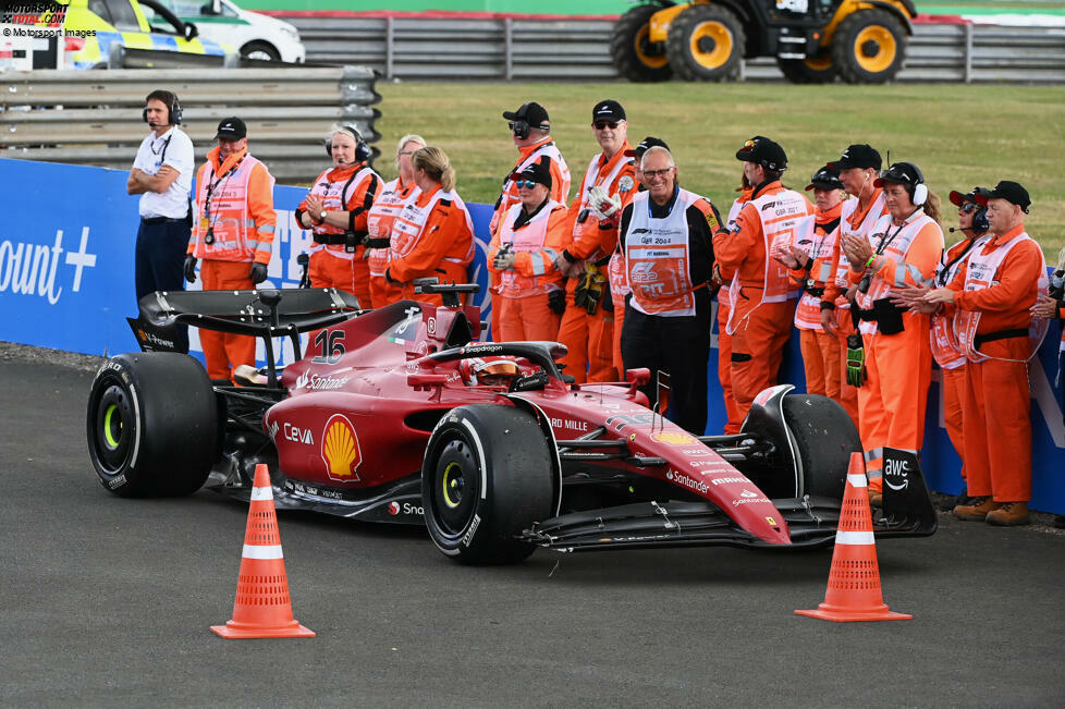 Charles Leclerc (2): Mit dem Manöver gegen Hamilton außen in Copse die wohl beste Aktion des Rennens gezeigt. Am Ende aber brotlose Kunst, weil Ferrari ihn unter dem Safety-Car nicht an die Box geholt hatte. Dafür konnte er nichts - für seinen Fehler im Qualifying schon. Da hätte er sich sein ganzes Rennen viel leichter machen können.