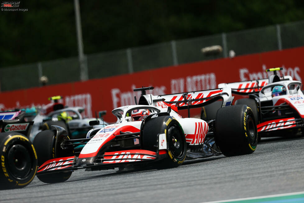 Kevin Magnussen (2): In Sprint und Rennen gepunktet und Haas damit zum zweitbesten Ergebnis der Teamgeschichte verholfen. Ob er im Sprint schneller als Schumacher war, darüber gehen die Meinungen auseinander. Im Rennen hatte der Deutsche dann auf jeden Fall die bessere Pace, wobei Magnussen auch ein kleines Motorenproblem hatte.
