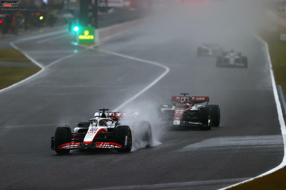 Valtteri Bottas (3): Besser als der Teamkollege, davon abgesehen aber komplett unauffällig. Von P12 gestartet, im Rennen dann laut eigener Aussage fast die ganze Zeit hinter Magnussen festgesteckt und nur 15. geworden. Inzwischen seit neun Rennen ohne Punkte. Reicht dieses Mal gerade noch zur 3.