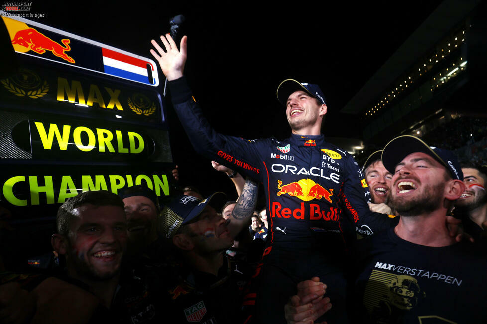 Max Verstappen (1): Wieder einmal in einer eigenen Welt unterwegs! Aber mehr als eine 1 gibt die Notenskala eben nicht her. Lediglich den etwas schwachen Start kann man abziehen, doch den bügelte er mit einem tollen Manöver gegen Leclerc gleich wieder aus. Dann in 28 Runden 27 Sekunden auf den Rest des Feldes herausgefahren. Überragend.