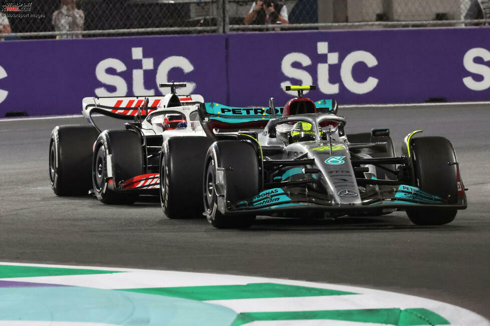 Lewis Hamilton (4): Hat das Aus in Q1 durch ein experimentelles Set-up auf seine Kappe genommen. Im Rennen dann zwar Pech mit dem Safety-Car gehabt, aber eigentlich sollte im Mercedes mindestens P6 drin sein. Sehr selten, dass Hamilton das Minimalziel mal verfehlt. Das spiegelt sich dann eben auch in der Note wider.