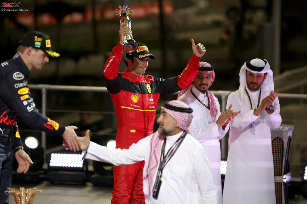 Carlos Sainz (3): War mit seiner Leistung zufriedener als in Bahrain. Aber auch in Saudi-Arabien reichte es nicht, um mit dem Teamkollegen mitzuhalten. Wäre dazu ohne das Safety-Car wohl sogar nur Vierter geworden und hätte das Podium verpasst. Für eine 2 muss da im Ferrari mehr kommen.