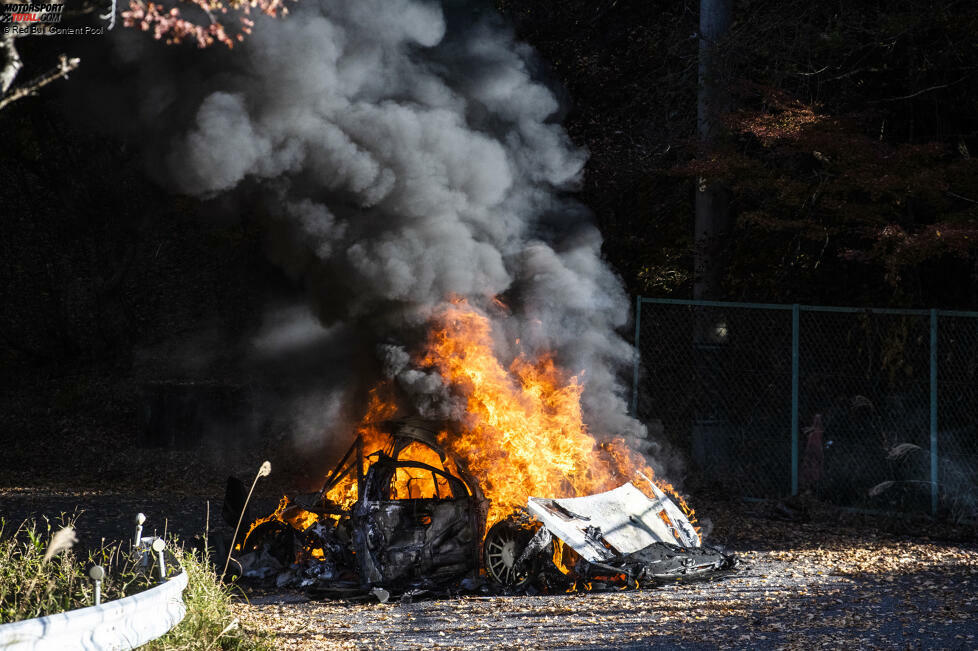 Der Bolide wurde ein Opfer der Flammen.