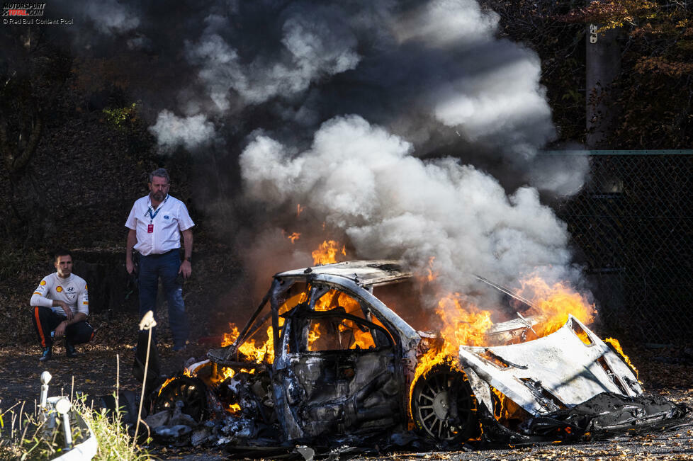 Nachdem er Rauch im Cockpit bemerkte, hielt Sordo das Auto an.