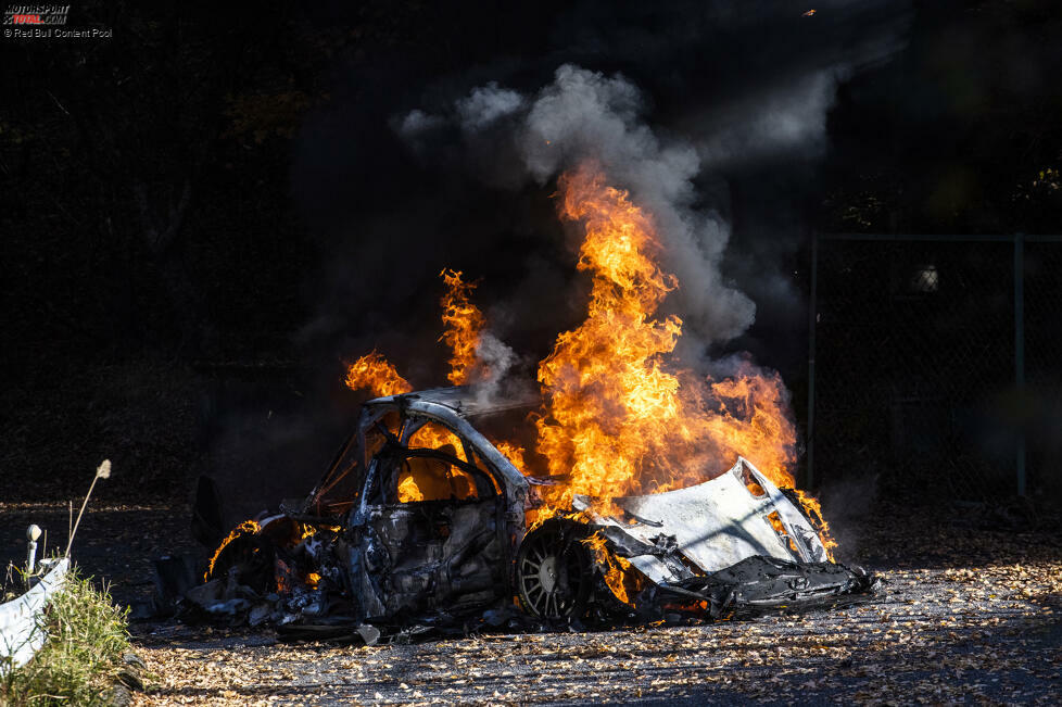 Kurz darauf stand der Hyundai lichterloh in Flammen.