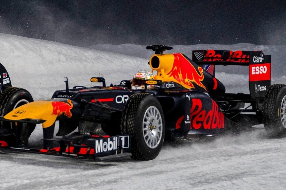 Bei einem Showrun in Zell am See hat der neue Formel-1-Weltmeister Max Verstappen zum ersten Mal einen Red Bull mit der Startnummer 1 pilotiert