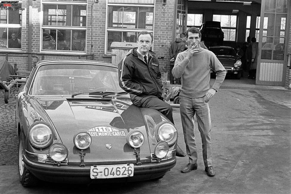 Abfahrt zur Rallye Monte Carlo 1968: Auf dem 911 T 2,0 Coupe sitzt David Stone, daneben steht Vic Elford.