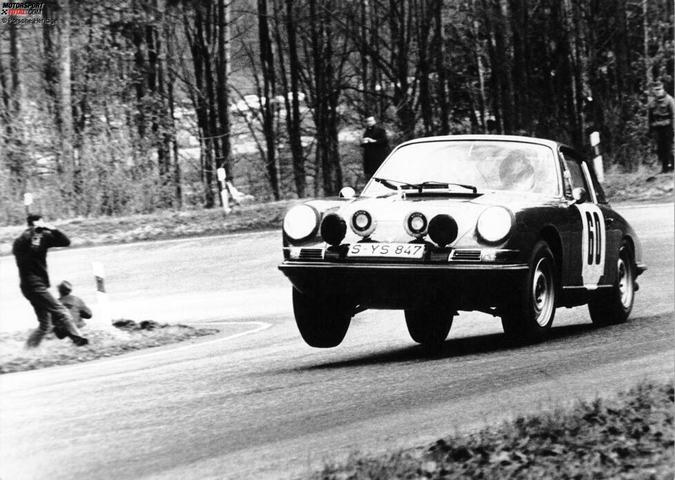 Rallye Lyon-Charbonnieres 1967: Siegerauto Porsche T 2,0 Coupe mit Vic Elford und David Stone