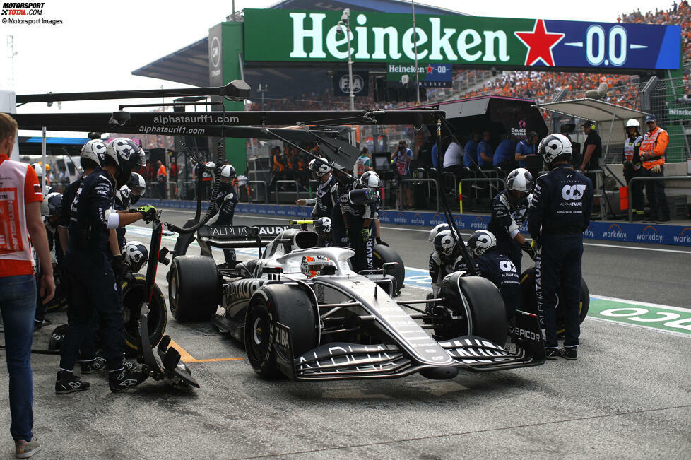 Yuki Tsunoda (3): Sein Ausfall war kurios. Da übersieht man schnell, dass seine Leistung bis dahin eigentlich ganz vernünftig war. Im Qualifying schaffte er es in Q3, im Rennen lag er zum Zeitpunkt seines Ausfalls auf P12 und damit nicht so weit hinter den Punkten. Im AlphaTauri eine ordentliche Leistung.