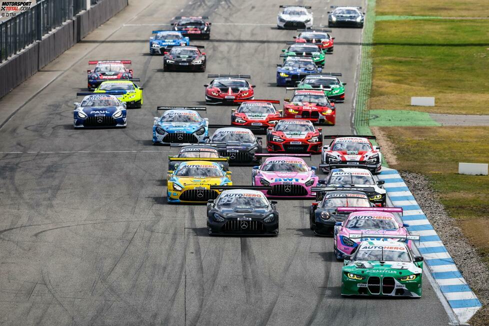 Rekord-Starterfeld. 29 Autos von sechs Marken - das hat es seit der DTM-Neugründung 2000 noch nie gegeben. Durch die gelungene erste GT3-Saison haben sich für 2022 noch mehr Teams eingeschrieben, wodurch permanent sechs Marken am Start sind, also eine mehr als im Vorjahr. Spätestens jetzt ist klar, dass der GT3-Wechsel goldrichtig war.