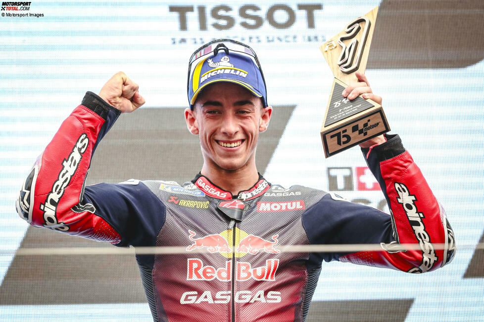 Für Acosta kommt es noch besser. Erstmals auf dem Podium steht er gleich in seinem zweiten MotoGP-Rennen (Portimao). Im weiteren Verlauf seiner Rookie-Saison fährt er in den Grands Prix noch vier weitere Mal auf das Podest. Zudem fährt er in den Sprints viermal in die Top 3.