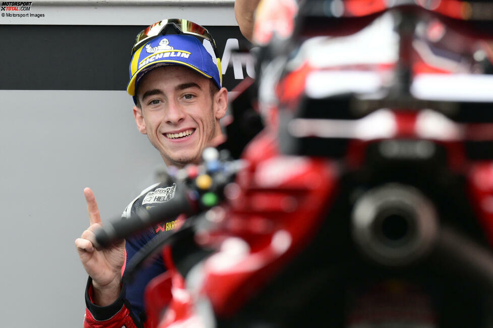 Anfang Oktober erobert Acosta am Japan-Wochenende in Motegi seine erste MotoGP-Pole. In den zwei Rennen dieses Wochenendes aber stürzt er, im Sprint sogar in Führung liegend. Dennoch hat der Teenager in der Königsklasse längst Eindruck hinterlassen.