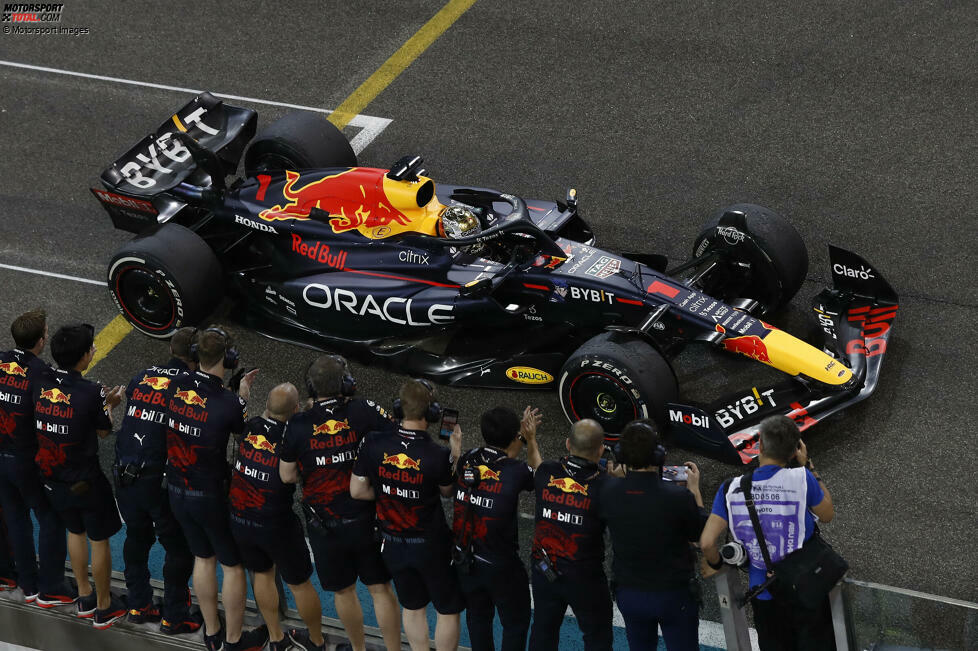 3. Die meisten Punkte in einer Saison - Der aktuelle Rekord steht bei 454, aufgestellt von Verstappen selbst 2022. Derzeit steht er bei 314 Punkten, was einen Durchschnitt von 26,16 Punkten pro Veranstaltung ergibt. Bei diesem Tempo hat Verstappen das Potenzial, am Ende der Saison die 570-Punkte-Marke weit zu überschreiten.