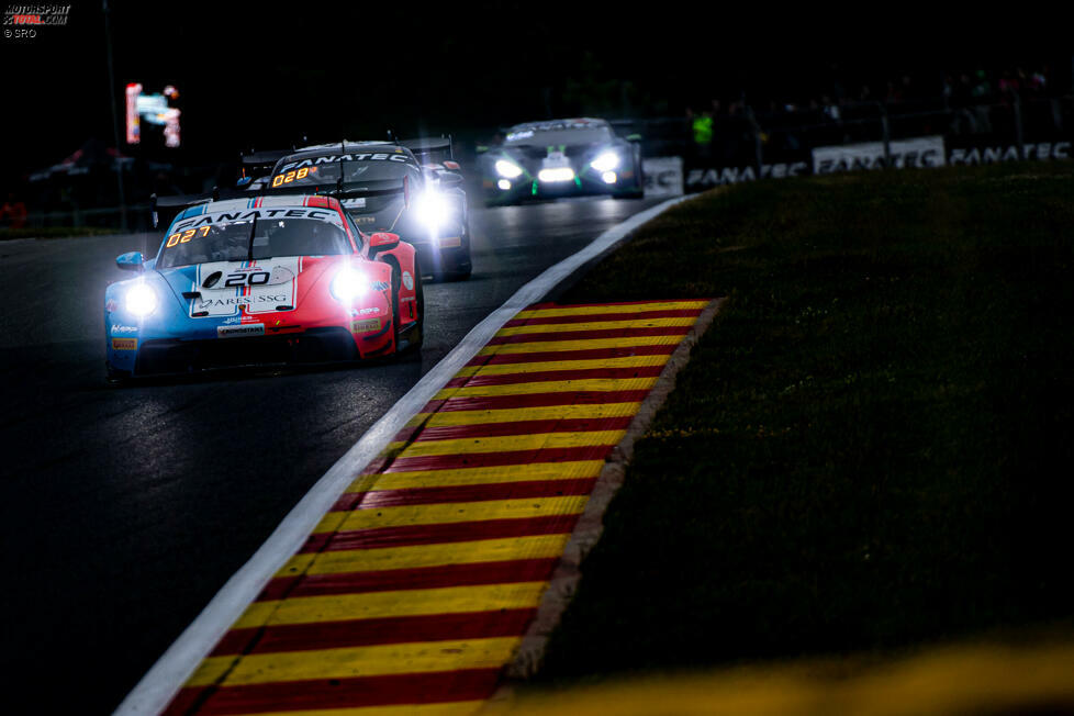 Klassensieger im Bronze-Cup: Der Huber-Motosport-Porsche #20 (Au/Heinemann/Fittje/Cairoli) hatte in Belgien allen Grund zur Freude. Erst stellte Matteo Cairoli den Porsche auf die Poleposition, dann fuhr Tim Heinemann im Rennen die schnellste Rennrunde und schlussendlich schnappte sich das Quartett auch den Klassensieg im Bronze-Cup.