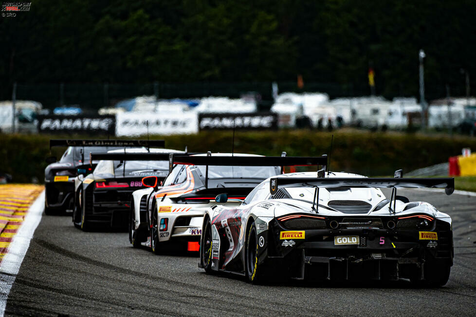 Klassensieger im Gold-Cup: Der Optimum-McLaren #5 (de Haan/Gamble/Fagg/MacDonald) überzeugte mit einer fehlerfreien Leistung, die nicht nur mit dem Klassensieg im Gold-Cup belohnt wurde. Das McLaren-Trio erreichte schlussendlich den zehnten Gesamtrang und war damit das beste Fahrzeug, das nicht in der favorisierten Pro-Wertung am Start wa
