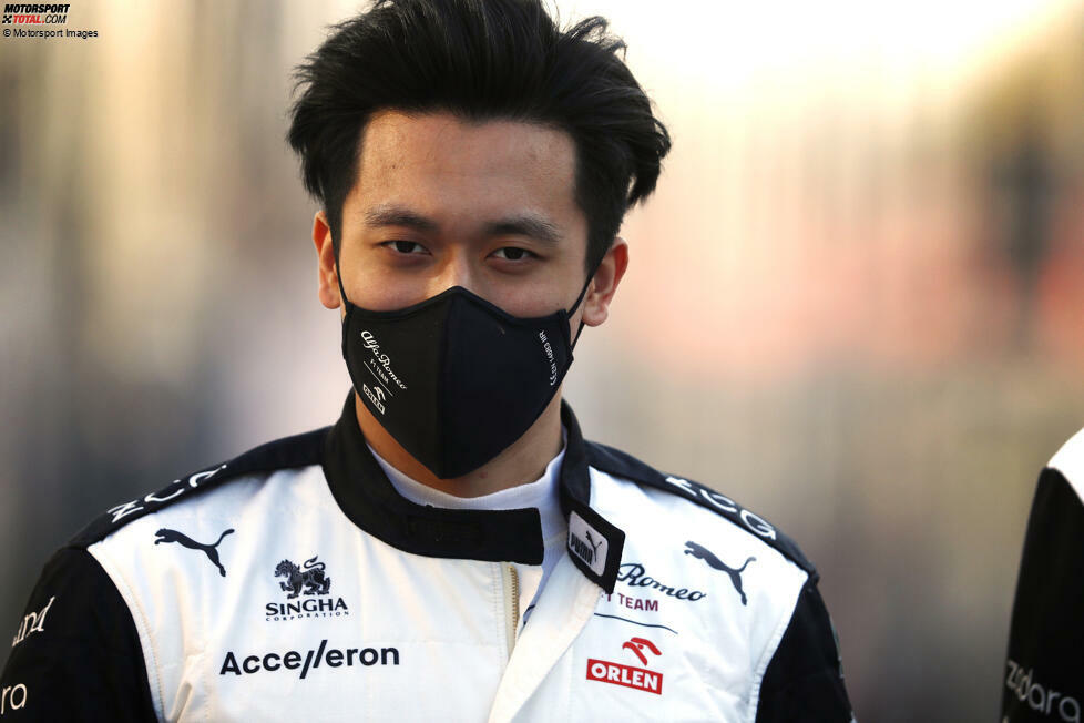 Guanyu Zhou fährt 2022 seine Rookie-Saison in der Formel 1 und ist der erste Chinese in der Königsklasse. Schon im ersten Rennen, dem Grand Prix von Bahrain, sichert er sich mit Alfa Romeo auf Platz zehn einen Punkt.
