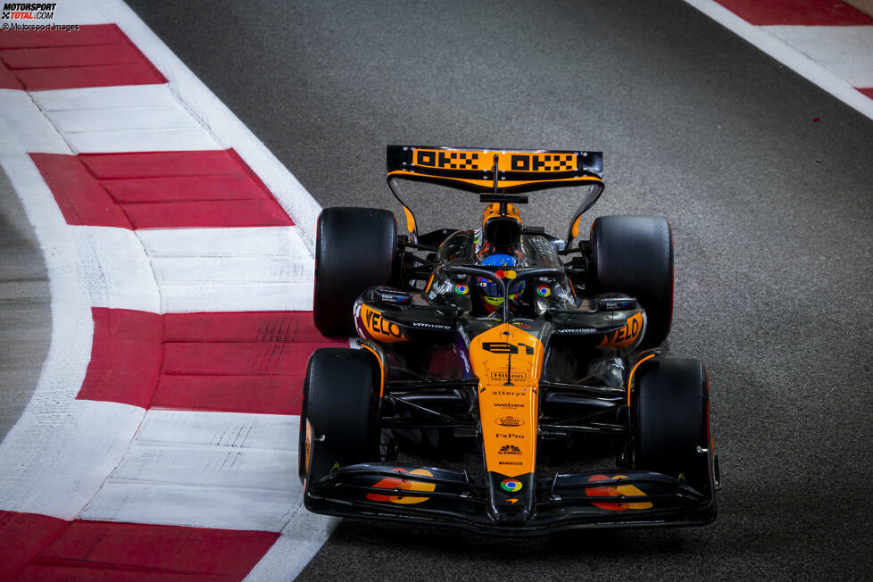 #81: Oscar Piastri hat sich bei seinem Formel-1-Debüt für eine bekannte Nummer entschieden. Die 81 verwendete er bereits in einigen Nachwuchsserien, zum Beispiel wurde er damit 2017 Vizemeister in der Britischen Formel 4. Die Nummer entstand zufällig: Weil früher schonmal jemand die 11 hatte, wandelte Piastri seine Zahl kurzerhand ab.