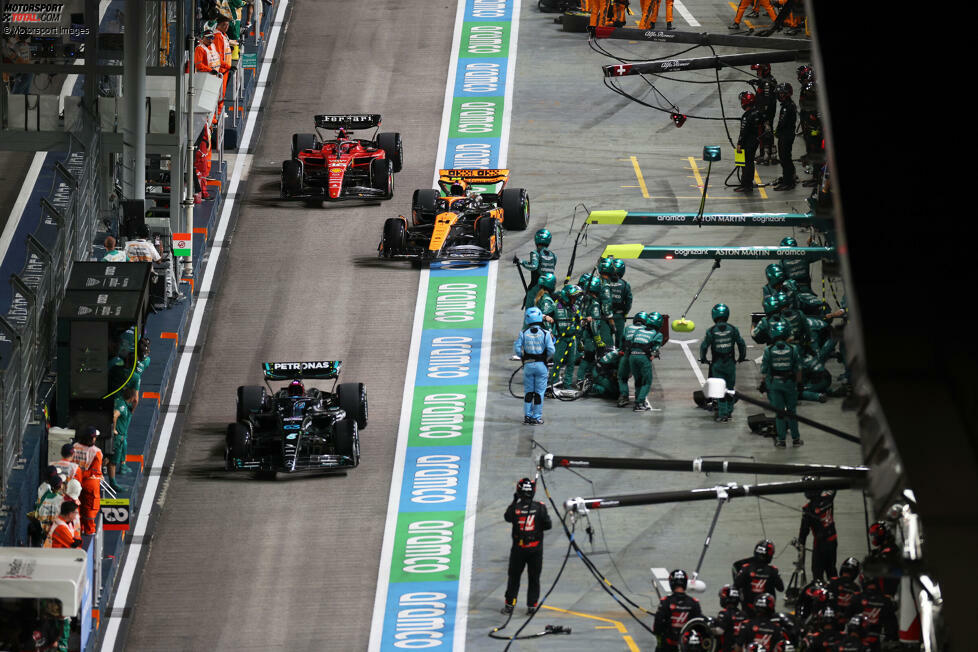 ... Leclerc an der Box Zeit und zwei Positionen an Lando Norris und George Russell verlor. Bei einem normalen Stopp hätte Ferrari die Positionen gehalten und einen DRS-Zug wie später mit Sainz und Norris kreieren können, um einen Doppelsieg nach Hause zu fahren. Am Ende wurde es P4 für Leclerc, da wäre mehr gegangen.
Eingebüßte Punkte: 6