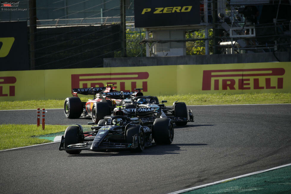 Japan:
Das Unterboden-Update hat eingeschlagen, doch im Rennen hat sich Ferrari von Mercedes strategisch übertölpeln lassen. Sainz lag vor Hamilton, doch der Brite machte einen Undercut, den Ferrari über sich ergehen ließ. Platz 5 für den Spanier war damit futsch.
Eingebüßte Punkte: 2