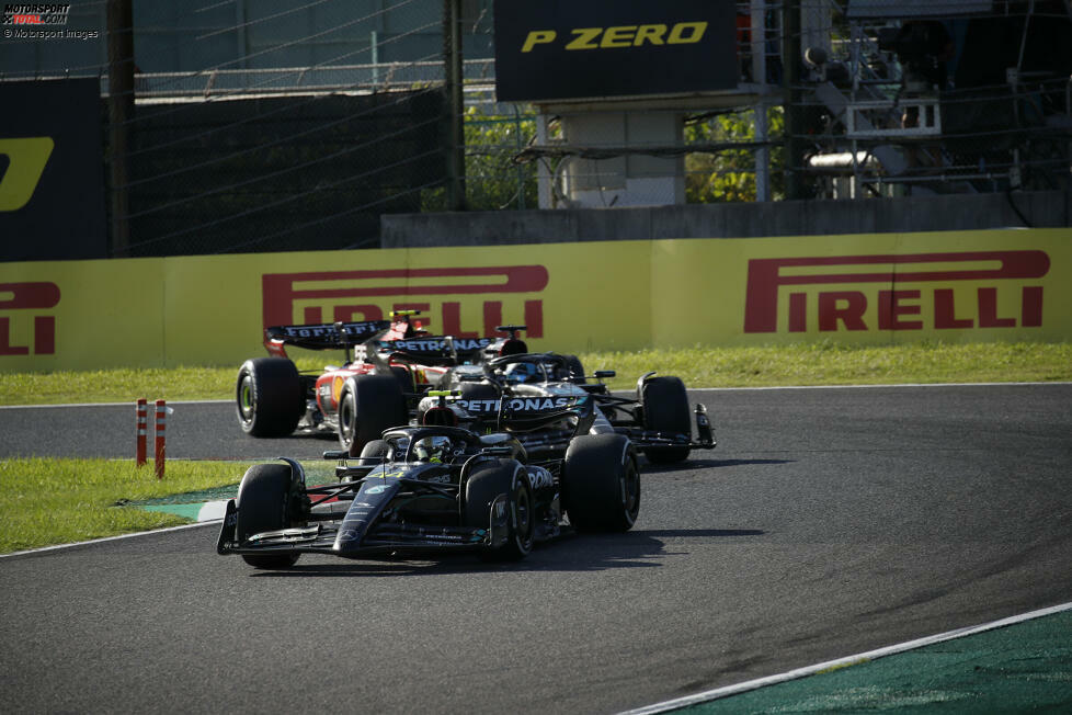 Japan:
Das Unterboden-Update hat eingeschlagen, doch im Rennen hat sich Ferrari von Mercedes strategisch übertölpeln lassen. Sainz lag vor Hamilton, doch der Brite machte einen Undercut, den Ferrari über sich ergehen ließ. Platz 5 für den Spanier war damit futsch.
Eingebüßte Punkte: 2