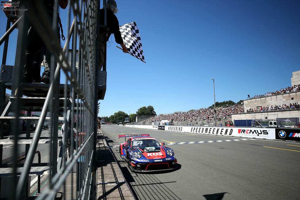 Rückblende: Am 2. Juli 2022 holt Thomas Preining im 911 GT3 R des Teams von Timo Bernhard am Norisring den ersten DTM-Sieg in der Geschichte der Sportwagen-Marke. Nach einem weiteren Sieg in Spielberg ist der ...