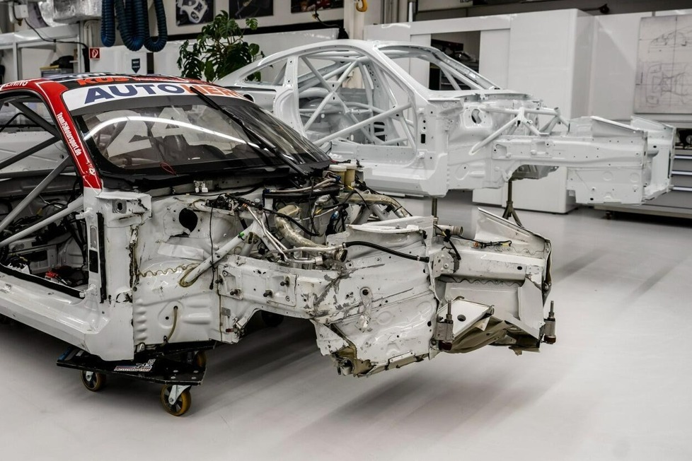 Der Porsche 911 GT3 R, mit dem Thomas Preining den ersten DTM-Sieg der Kultmarke holte, wurde nach dem Hockenheim-Crash für das Porsche-Museum neu aufgebaut