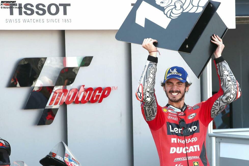 42. Rennen: Francesco Bagnaia (Ducati) jubelt in Aragon 2021 über seinen ersten MotoGP-Sieg.