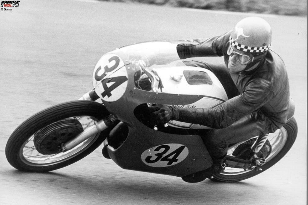 82. Rennen: Jack Findlay (Suzuki) entscheidet das 500er-Rennen in Ulster 1971 für sich.