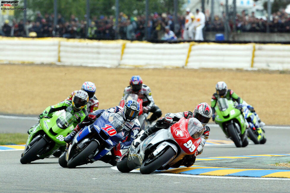 Andrew Pitt (ganz links) wird 2001 mit Kawasaki zum ersten Mal Supersport-Weltmeister. Zwei Jahre später ergattert er einen Stammplatz in der MotoGP, ebenfalls mit Kawasaki, kann jedoch nur vereinzelt punkten. Zurück in der Supersport-WM gewinnt er 2008 Titel Nr. 2, diesmal mit Honda.