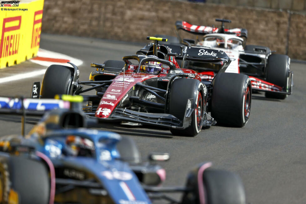 Guanyu Zhou (4): Alfa Romeo war in Baku komplett im Niemandsland. Im Qualifying war für Zhou bereits in Q1 Feierabend, im Shootout ebenfalls, im Rennen stellte man das Auto dann in aussichtsloser Position ab. Immerhin kein Unfall, aber ein Wochenende komplett ohne irgendwelche Highlights.