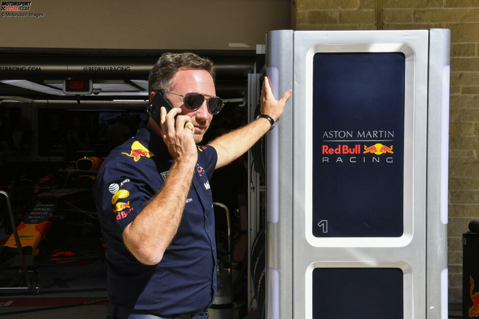 #1 Red Bull - 400 Millionen Dollar

Laut 'Forbes' hat Red Bull mit Doppelweltmeister Max Verstappen den bestbezahlten Fahrer der Formel 1 unter Vertrag. Das treibt die Ausgaben natürlich stark in die Höhe, denn die Fahrergehälter fallen nicht unter den Kostendeckel. Nach dem Budgetverstoß 2021 sollte das Team jedoch gewarnt sein.