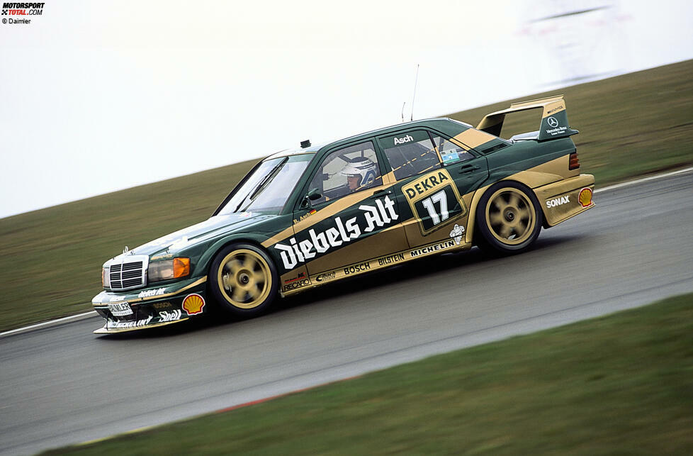 ... beim Zakspeed-Team zum Einsatz: Hier fährt Roland Asch 1992 auf dem Nürburgring im AMG-Mercedes 190 E 2.5-16 zum Sieg. Da Alkoholwerbung inzwischen verboten ist, prangt ...