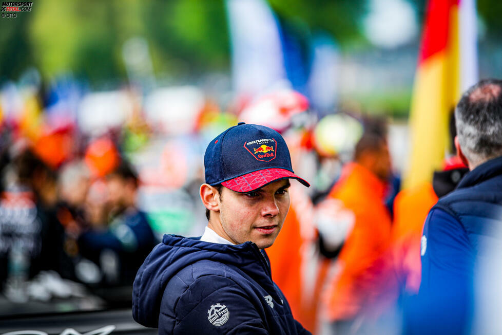 Thierry Vermeulen (NED/Emil-Frey-Ferrari #69) Der in München geborene Niederländer ist Sohn von Max Verstappens Manager Raymond Vermeulen und für das Red-Bull- und Verstappen.com-Sponsoring bei Emil Frey verantwortlich. Der 20-jährige Ex-Land-Audi-Pilot aus dem ADAC GT Masters ist der jüngste Mann im Feld und bereits im dritten GT3-Jahr.