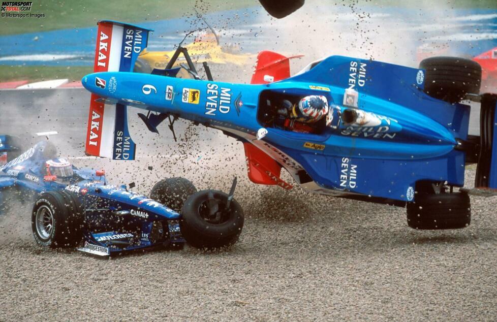 Mit Schumachers Abschied 1996 endet die Ära Benetton dann auch schon wieder. Lediglich einen einzigen Sieg holt man 1997 durch Gerhard Berger in Hockenheim noch. 2005 und 2006 wird man zwar noch einmal Weltmeister. Aber da heißt das Team längst Renault, der Namen Benetton verschwindet Ende 2001 aus der Formel 1.