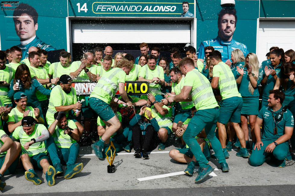 8. Kanada: In Montreal gibt es einen neuen WM-Führenden, und der heißt Fernando Alonso! Mit seinem zweiten Saisonsieg schiebt sich der Aston-Martin-Pilot um einen Punkt an Perez vorbei, der nur Fünfter wird. Auch Hamilton rückt mit Platz zwei näher. Stand: 1. Alonso (150), 2. Perez (149), 3. Hamilton (131), 4. Sainz (84), 5. Russell (81).