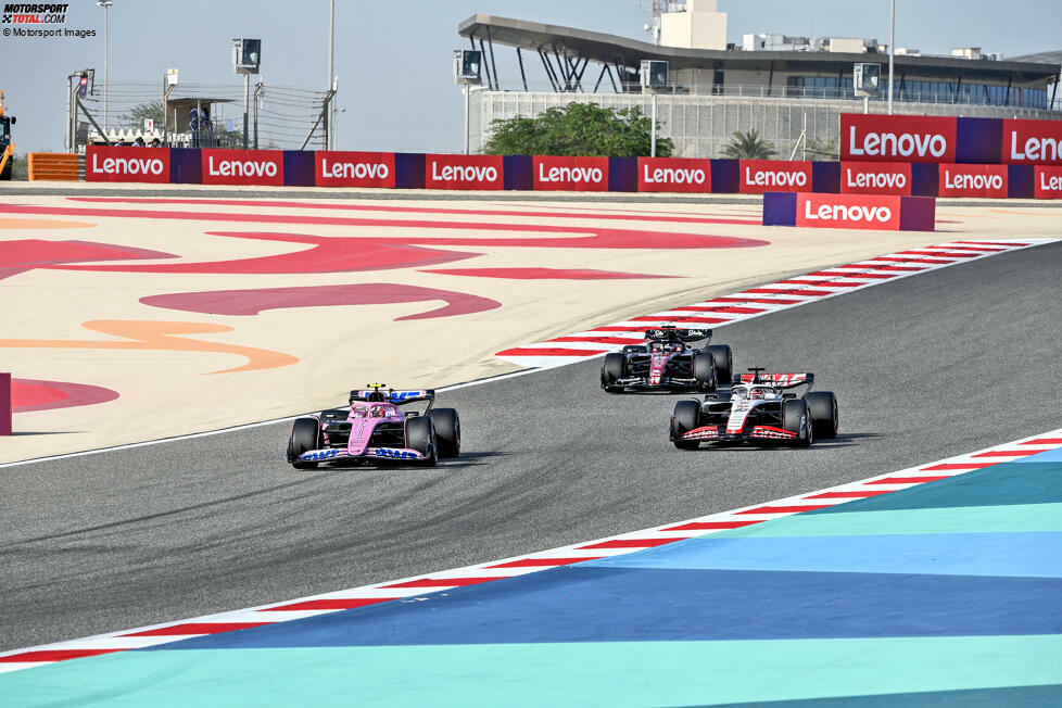 ... für den Sonntag bedeutet, zeigt sich am 5. März ab 16 Uhr: Dann steigt in Bahrain der erste Grand Prix der Formel-1-Saison 2023 mit Verstappen auf der Poleposition und 19 ehrgeizigen Fahrern dahinter!