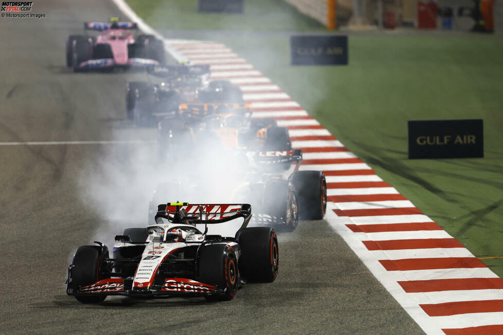... für Nico Hülkenberg im Haas VF-23: Der Deutsche startet von P10, demoliert sich aber früh den Frontflügel und fällt zurück. Am Ende ist es P15 für 