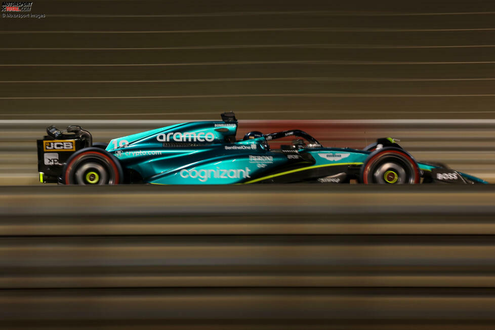 ... schon der zweite Aston Martin mit Lance Stroll, der sich vor knapp zwei Wochen das rechte Handgelenk gebrochen hat und in Bahrain mit Schmerzmitteln gefahren ist. Er lässt unter anderem George Russell im zweiten Mercedes hinter sich und ...