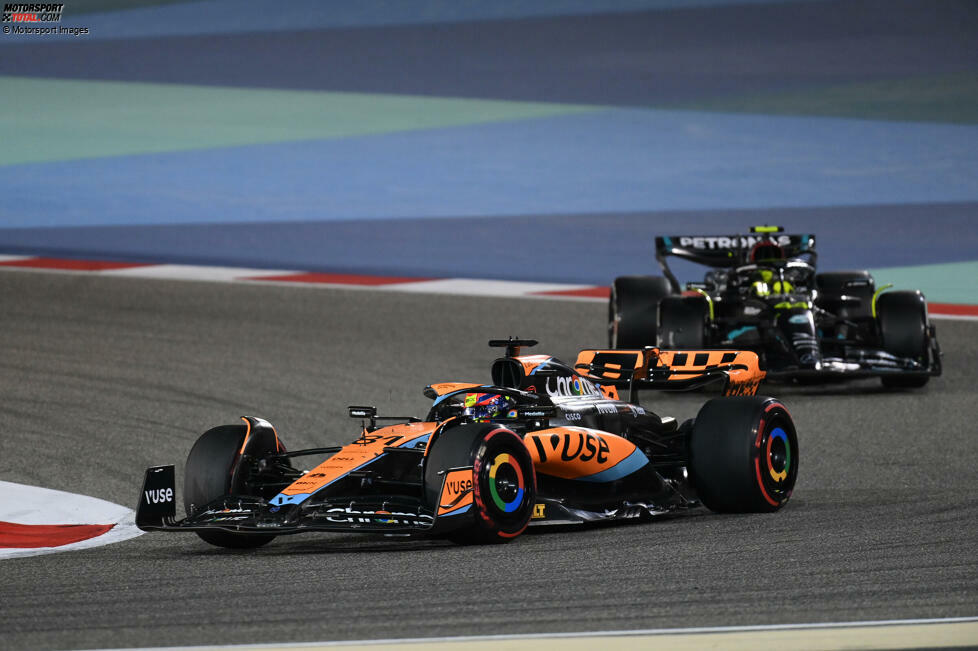 ... verläuft das Rennen für McLaren: Oscar Piastri fällt im MCL60 schon früh aus, Lando Norris im Schwesterauto ist sechsmal an der Box mit Antriebsproblemen. Und auch ...