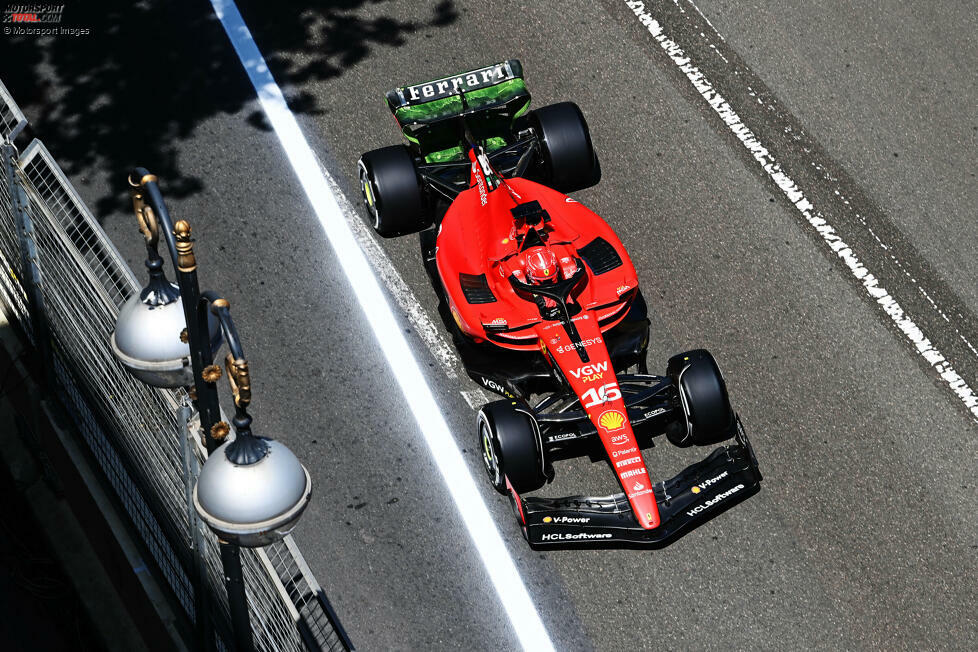 ... am Freitagnachmittag ist Leclerc im Ferrari der Mann der Stunde und fängt im letzten Versuch noch Red-Bull-Fahrer Verstappen ab. Mit 1:40.203 Minuten ist Leclerc am Ende um 0,188 Sekunden besser und sichert sich zum dritten Mal in Folge die Poleposition zum Grand Prix von Aserbaidschan, vor Verstappen und Perez. Dahinter ...