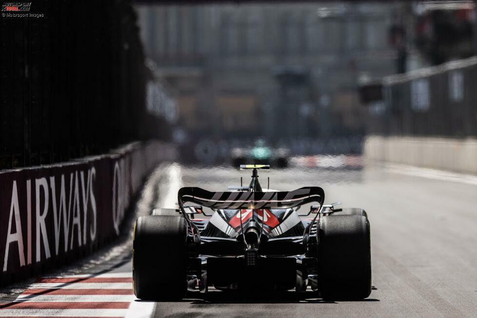 ... Nico Hülkenberg im anderen Haas-Auto leichtes Spiel im Teamduell und gewinnt es zum vierten Mal in Folge, aber er steht auf P17 nur eine Position vor Magnussen und hat einen weiten Weg vor sich, wenn er am Sonntag im Grand Prix in die Punkte fahren will. Zunächst aber ...
