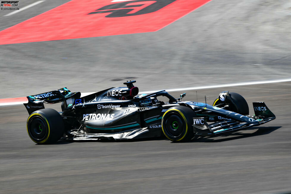 ... in dieser Saison vor seinem Mercedes-Teamkollegen George Russell, der überraschend in Q2 ausfällt - denkbar knapp als Elfter um 0,004 Sekunden. Hamilton als Zehnter wiederum rutscht gerade noch rein in Q3. Ebenso überraschend wie Russells Aus ist ...