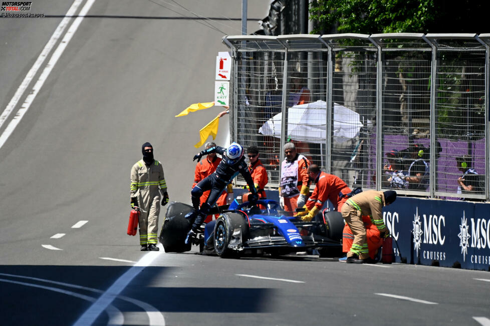 ... erwischt es nur Logan Sargeant im Williams FW45: Er hat sich bereits für das zweite Segment im Sprint-Shootout qualifiziert, da verunfallt er bei Kurve 15 und muss sein Auto abstellen. Teamkollege Alexander Albon schafft es dagegen in die Top 10, die ...