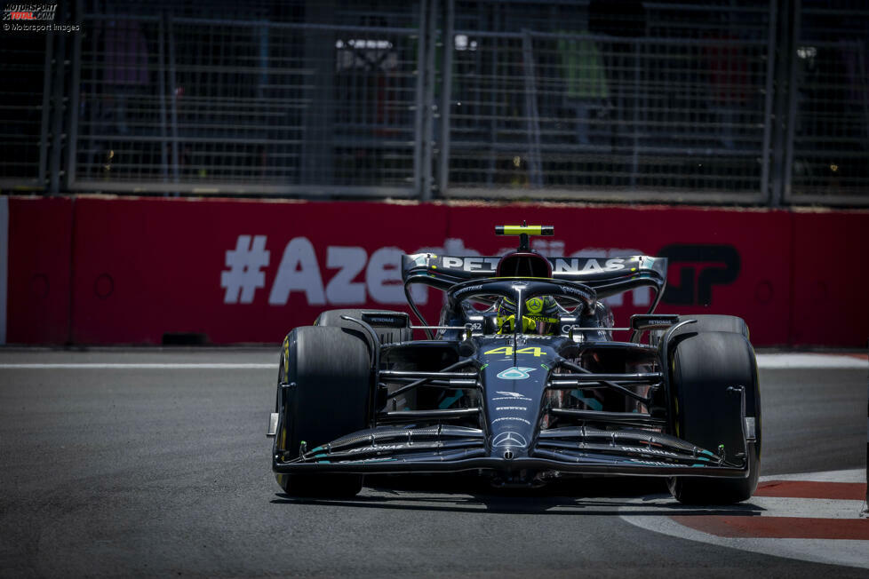 ... verliert im Sprint gleich auf einen Schlag zwei Positionen an Sainz im Ferrari und an Fernando Alonso im Aston Martin AMR23: Lewis Hamilton wird nur Siebter vor Lance Stroll im zweiten Aston Martin, der den letzten Punkt ergattert. Ebenfalls ...