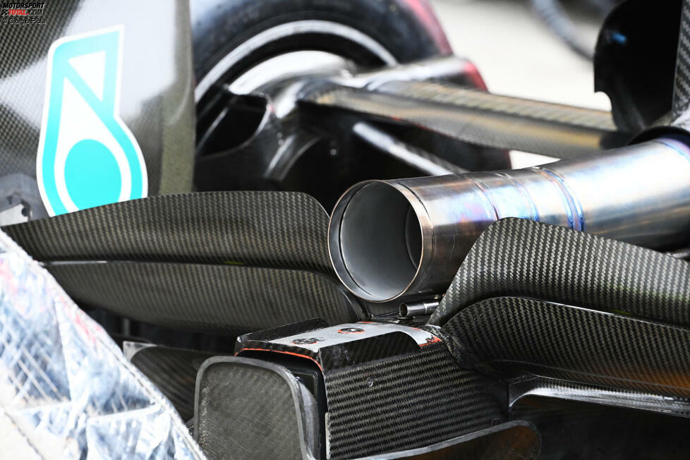 Mercedes W14: Auspuff und Beam-Wing