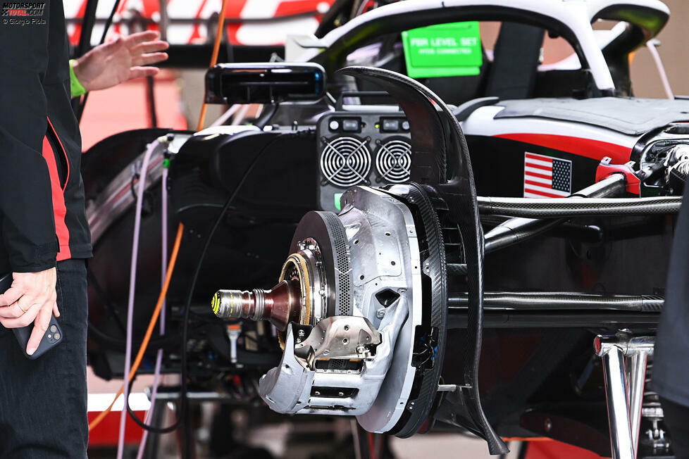 Haas VF-23: Vorderrad-Bremse